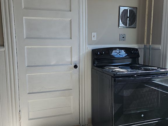 3rd image of 17 Spring Garden Ave