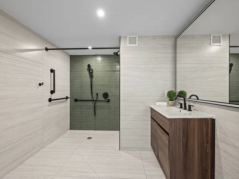 Cosmo 440 Luxury Apartments — Photo 37