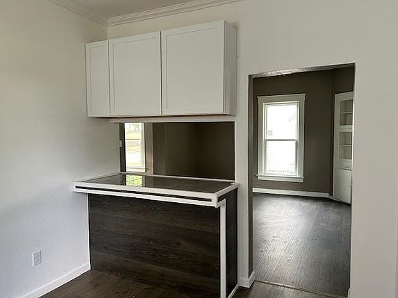 5th image of 303 Forest Ave