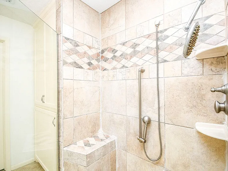 6702 Spring Leaf Dr — Photo 20