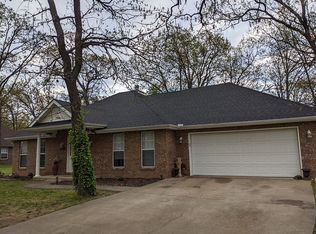 708 Cherokee Dr, Gentry, AR 72734