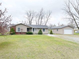 865 W Parkway Dr, Pleasant Lake, IN 46779