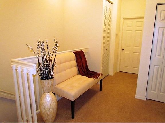 5th image of 4761 SW 39th Ave