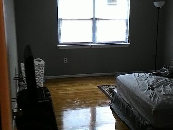 Huge Bedroom with new window and blinds!