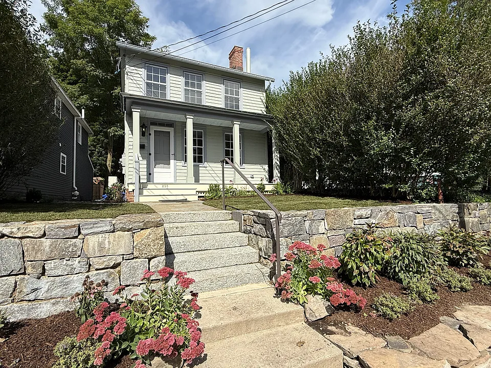 298 Main St