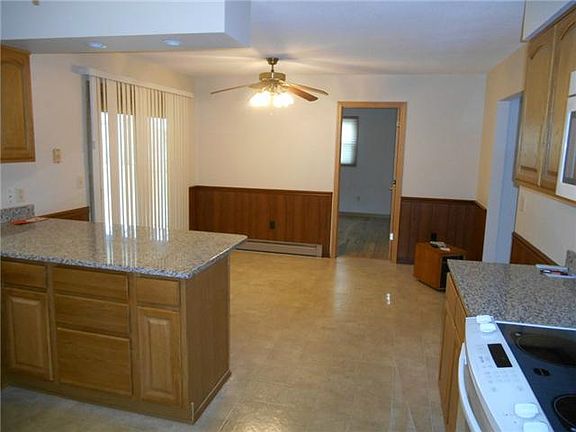 4th image of 811 Lincoln Dr