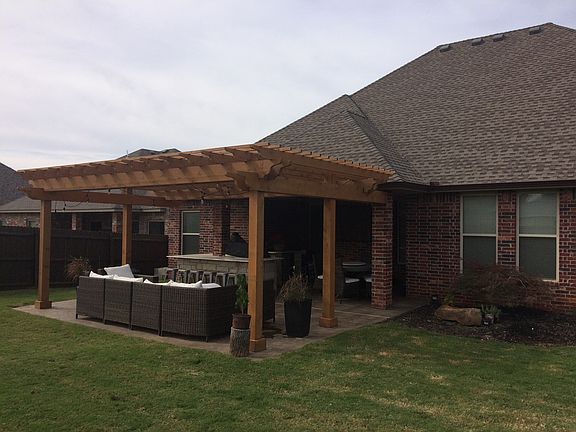 5th image of 4012 Vista Dr