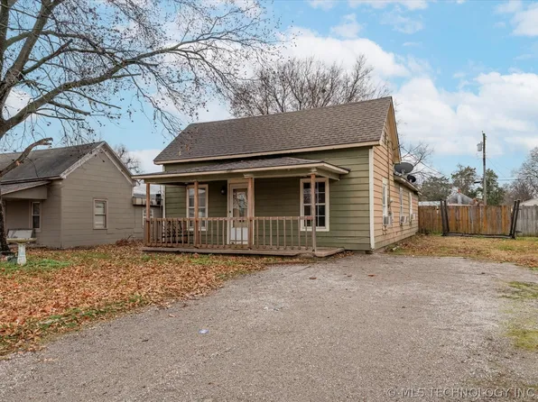 712 E 4th St, Dewey, OK 74029