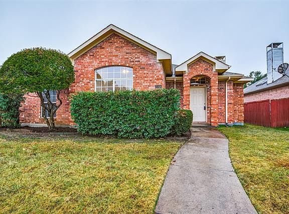 3rd image of 2164 Chapman Dr