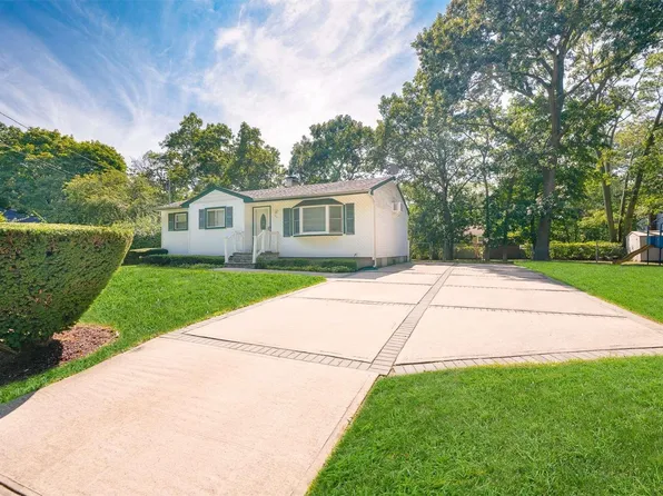 140 N 23rd Street, Wheatley Heights, NY 11798