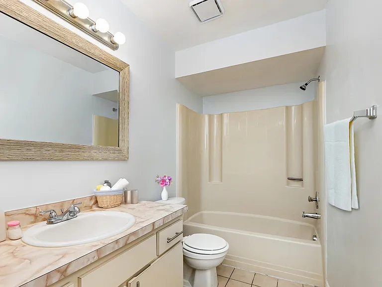 636 Royalty Ct #636 — Photo 6