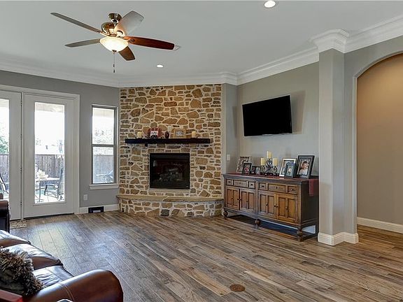 4th image of 2200 Waterloo Pl