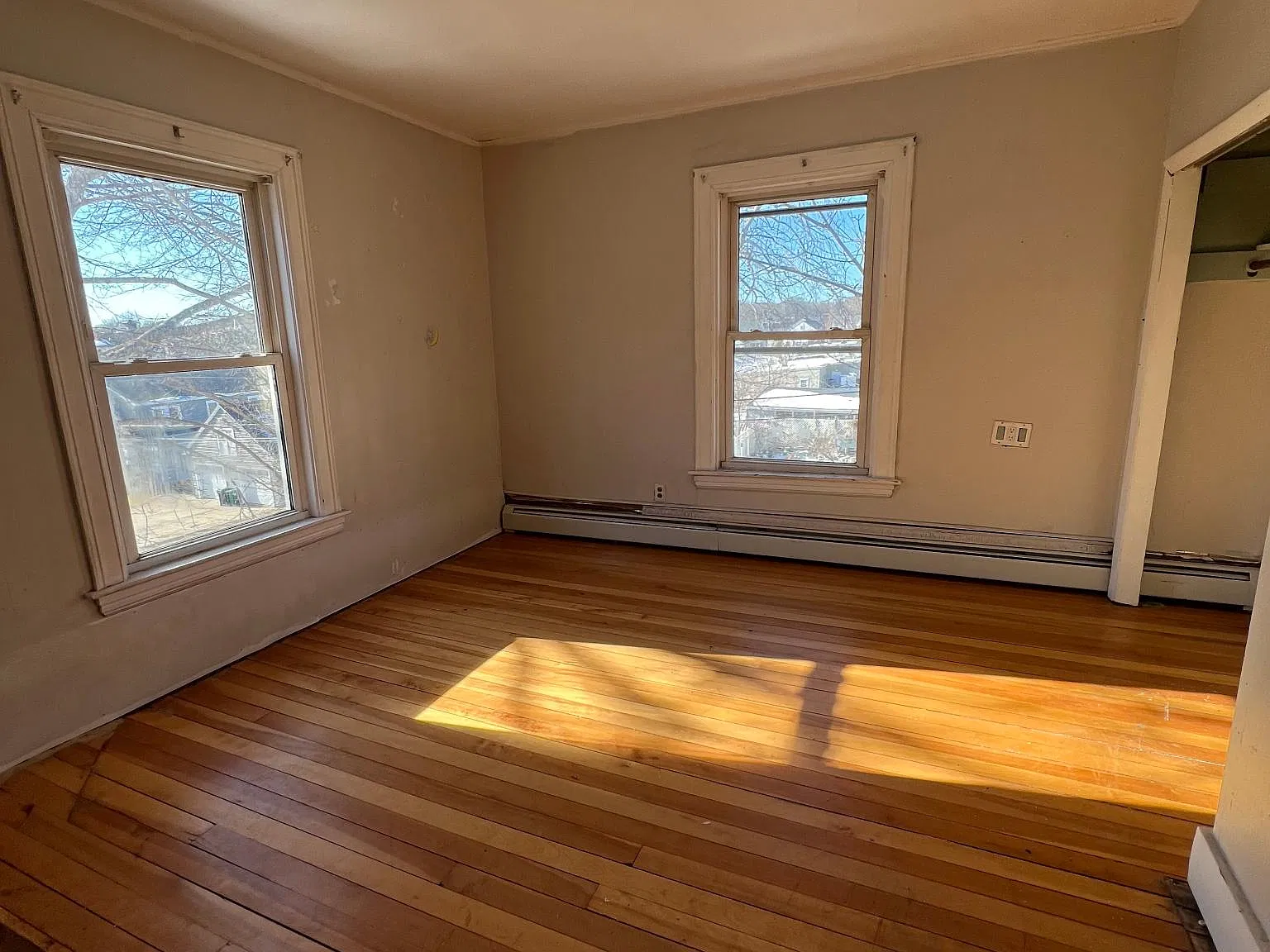 5 bed, 1.5 bath, 3500 sqft, $900 — Photo 4