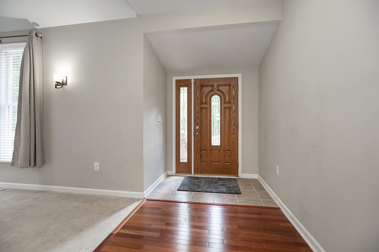 3 bed, 2.5 bath, 2462 sqft, $3,250 — Photo 2