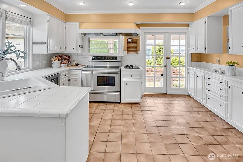 5th image of 1518 4th Avenue N