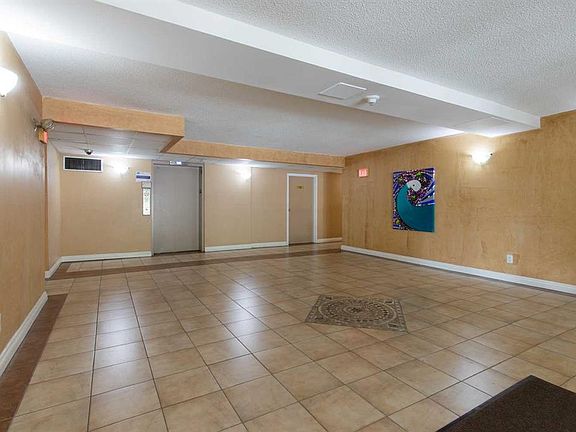 4th image of 5 Berkeley Pl W #418