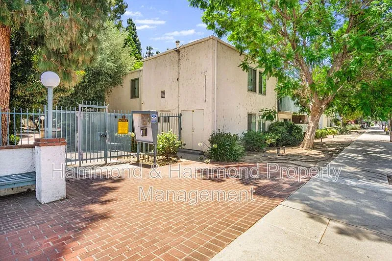4 bed, 2.0 bath, 1223 sqft, $3,400 — Photo 2