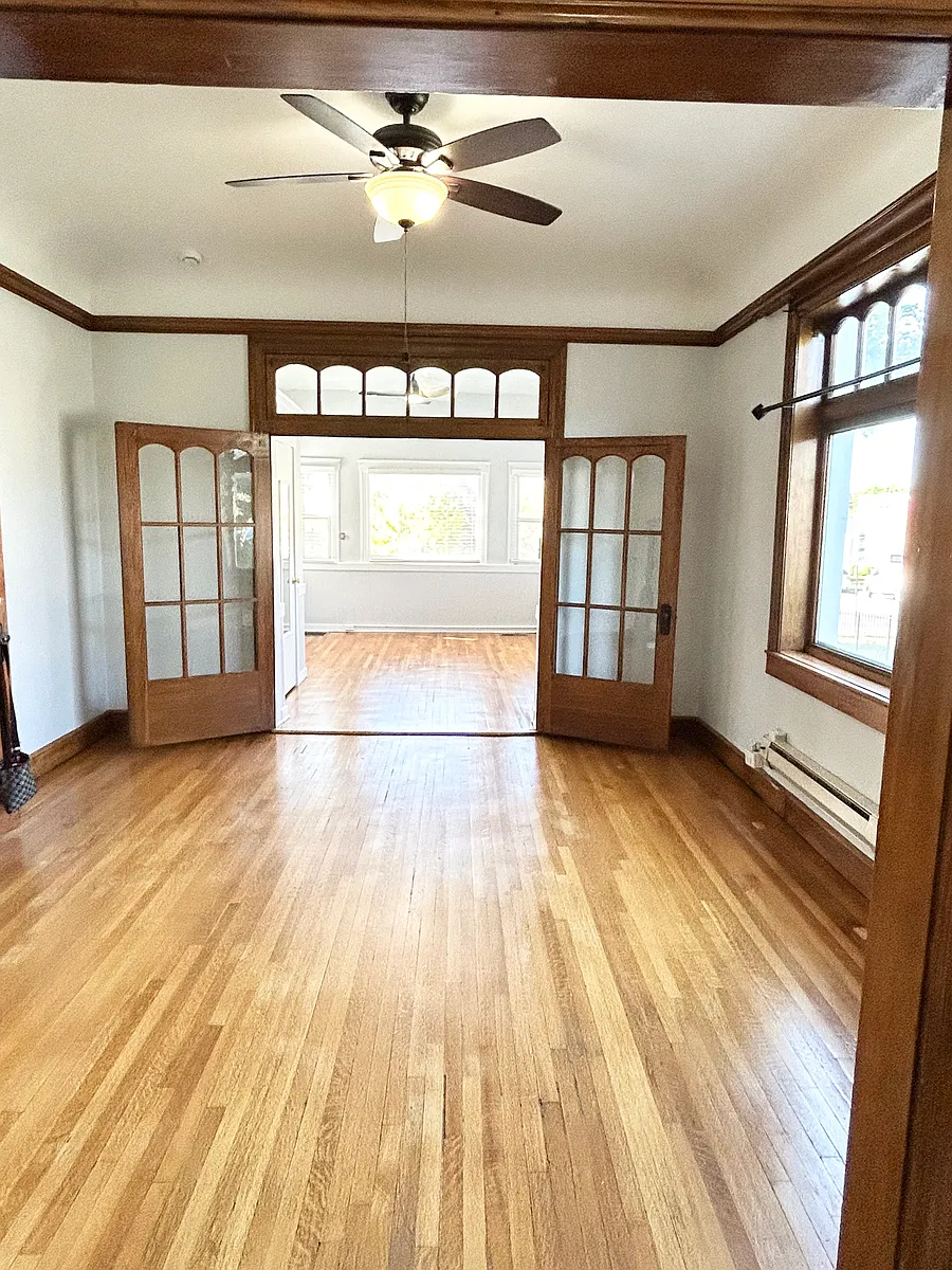 Building Photo - 305 E 3rd Ave #1