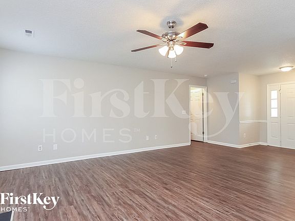4th image of 2815 Leo Dr