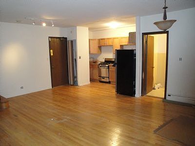 2nd image of 5143 S Kenwood Ave #S208
