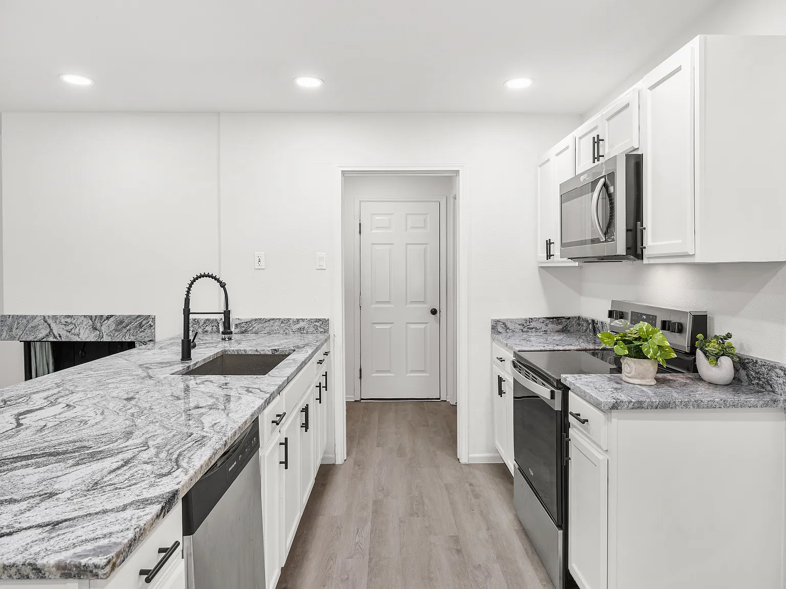 3 bed, 1545 sqft, $1,995 — Photo 4