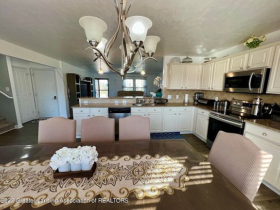 4th image of 4227 Black Cherry Ln