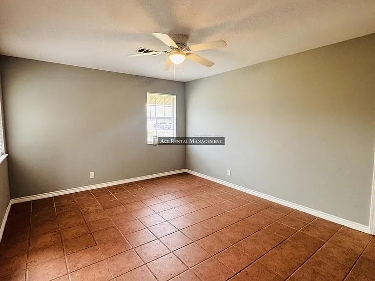 1212 S 36th St — Photo 2