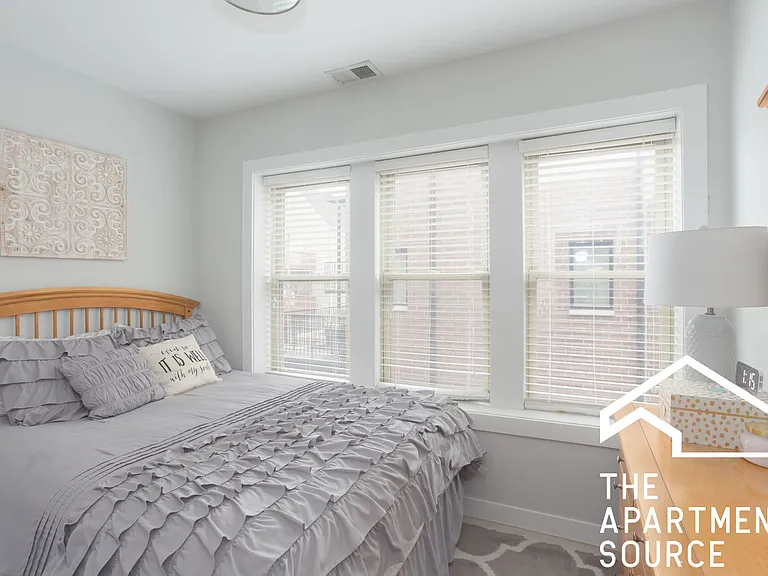 3911 N Janssen Ave #3 — Photo 12