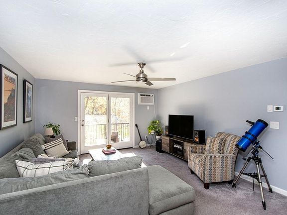 3rd image of 610 S Franklin St APT D303