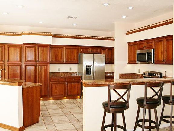5th image of 1045 Kings Way Ln
