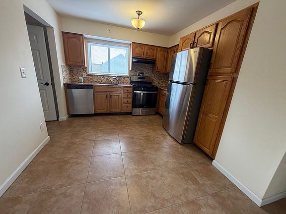 5th image of 77 Hylan Blvd #2A