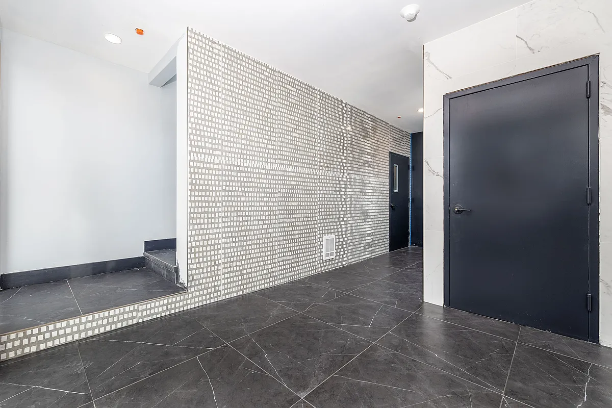 Building Photo - 1252 Main St #1S