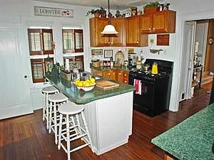 5th image of 3733 Woodlawn Way