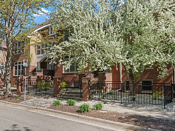 3rd image of 222 Ridgewood Ave