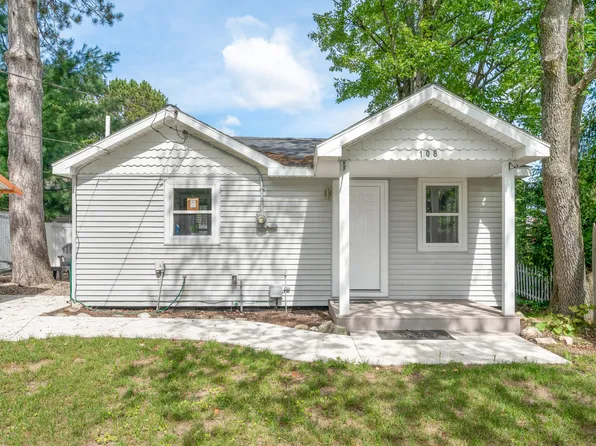 108 Henderson Pl, Cadillac, MI 49601