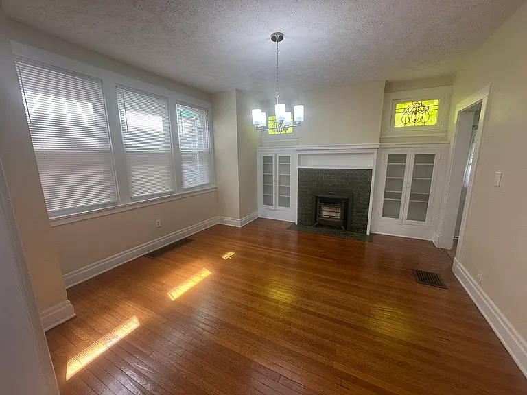 1359 Illinois Ave — Photo 5