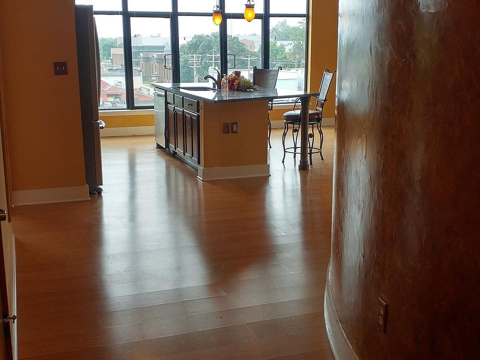 Unit 421 Entry Foyer