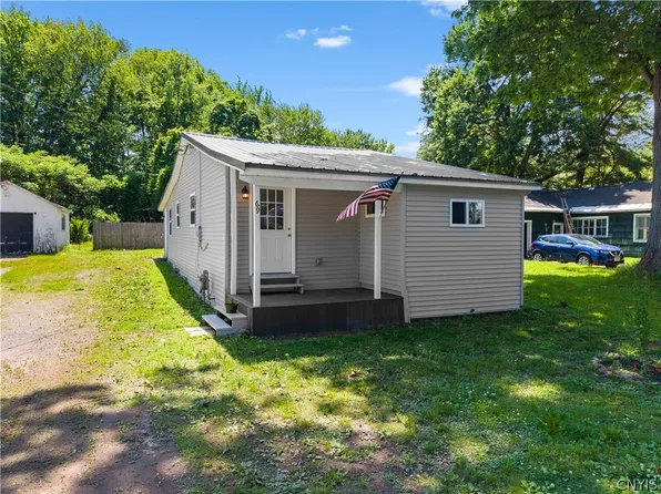 69 Larned Rd, Pennellville, NY 13132