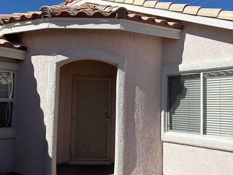 1087 Snow Roof Ave — Photo 3