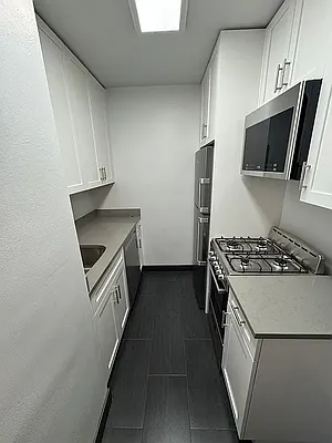 Rented by Manhattan Realty Group | media 3