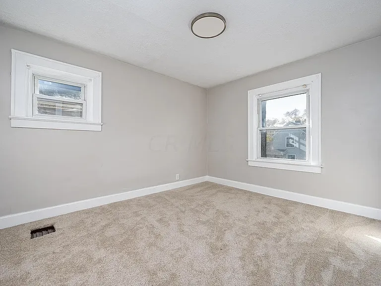 1132 Peters Ave — Photo 12