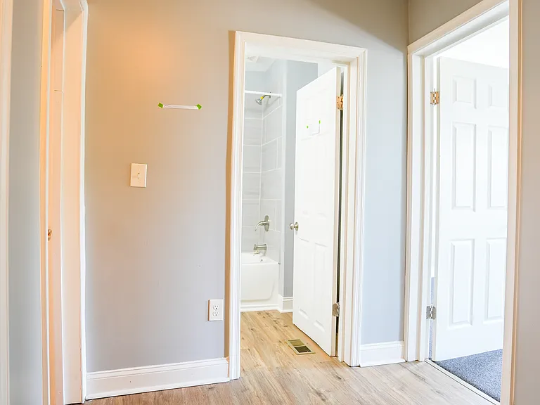 1204 Bonaparte Ave — Photo 25