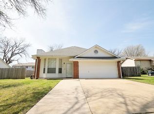 914 S Jefferson St, Pilot Point, TX 76258