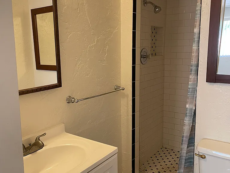 836 W Howe St — Photo 11