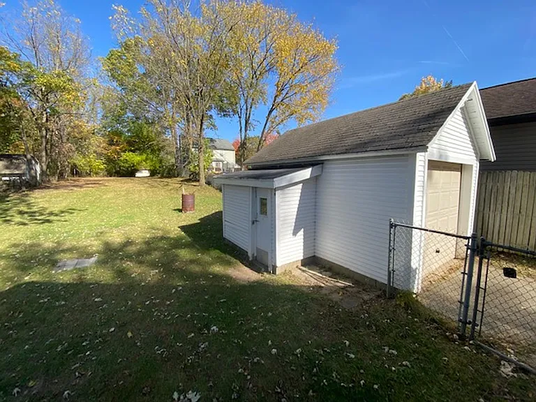 818 Justin Ave — Photo 9