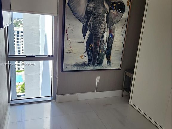 2nd image of 16385 Biscayne Blvd Unit 2715