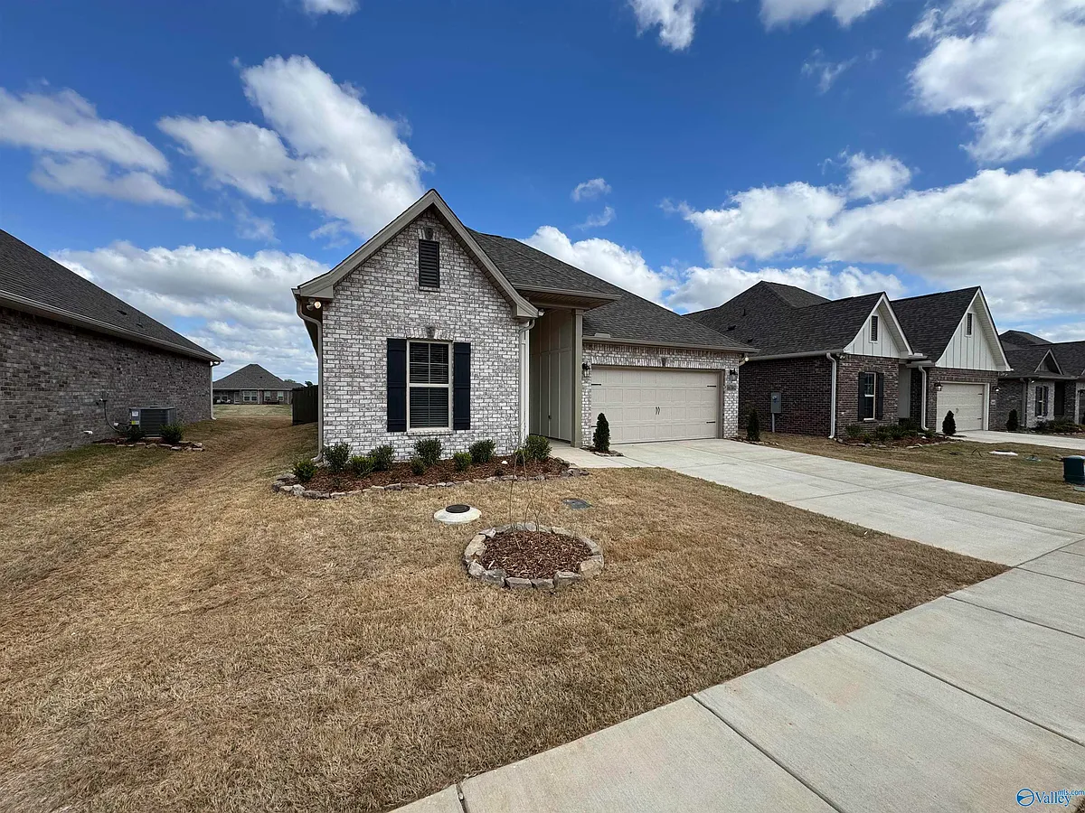 Building Photo - 16702 Ted Childs Dr