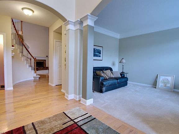 3rd image of 1095 W Parkway Blvd