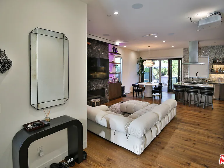 8501 Belford Ave — Photo 11