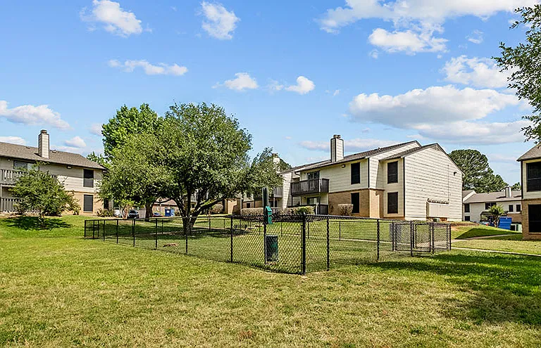 The Ashton Apartments — Photo 17